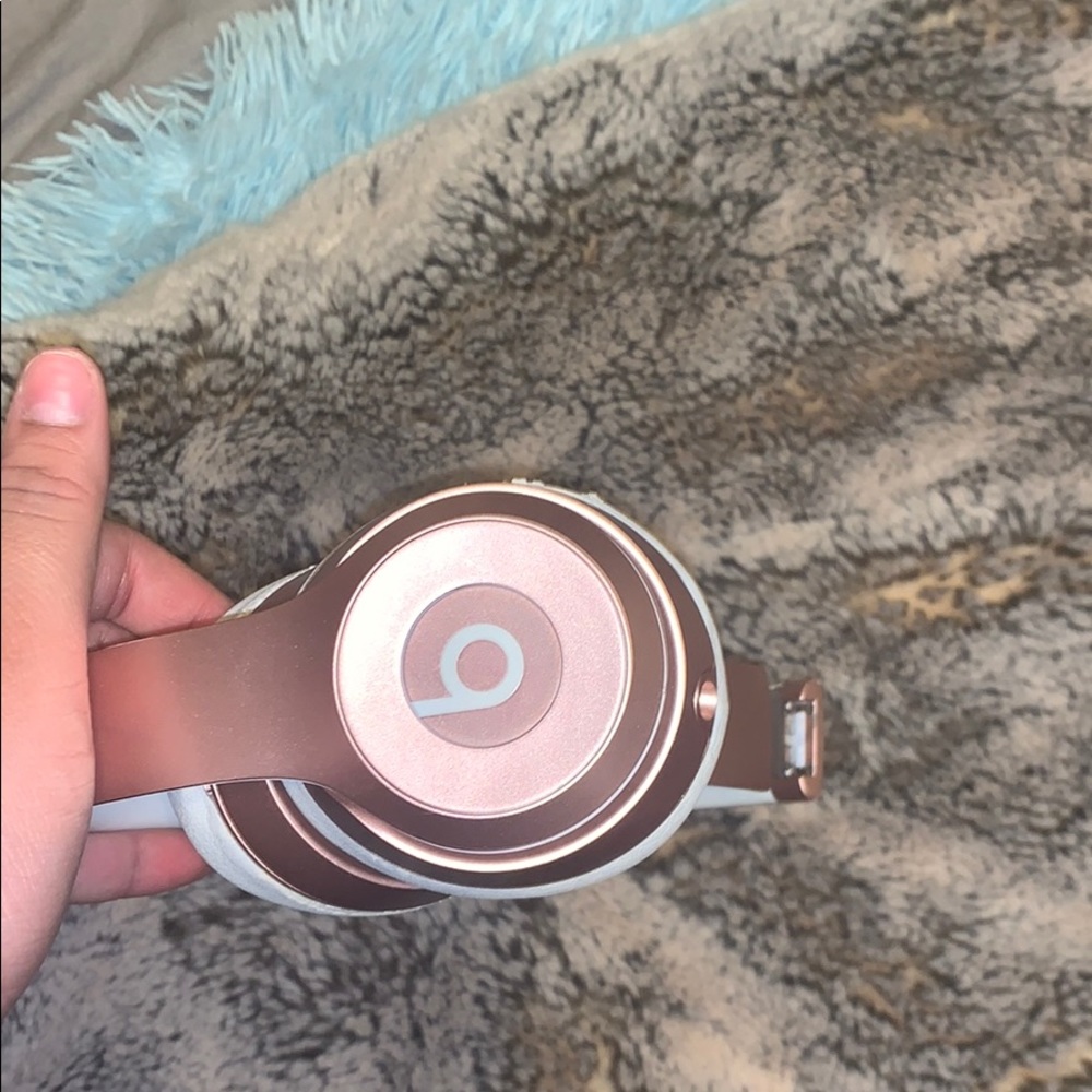 Rose good beats headphones (wireless)